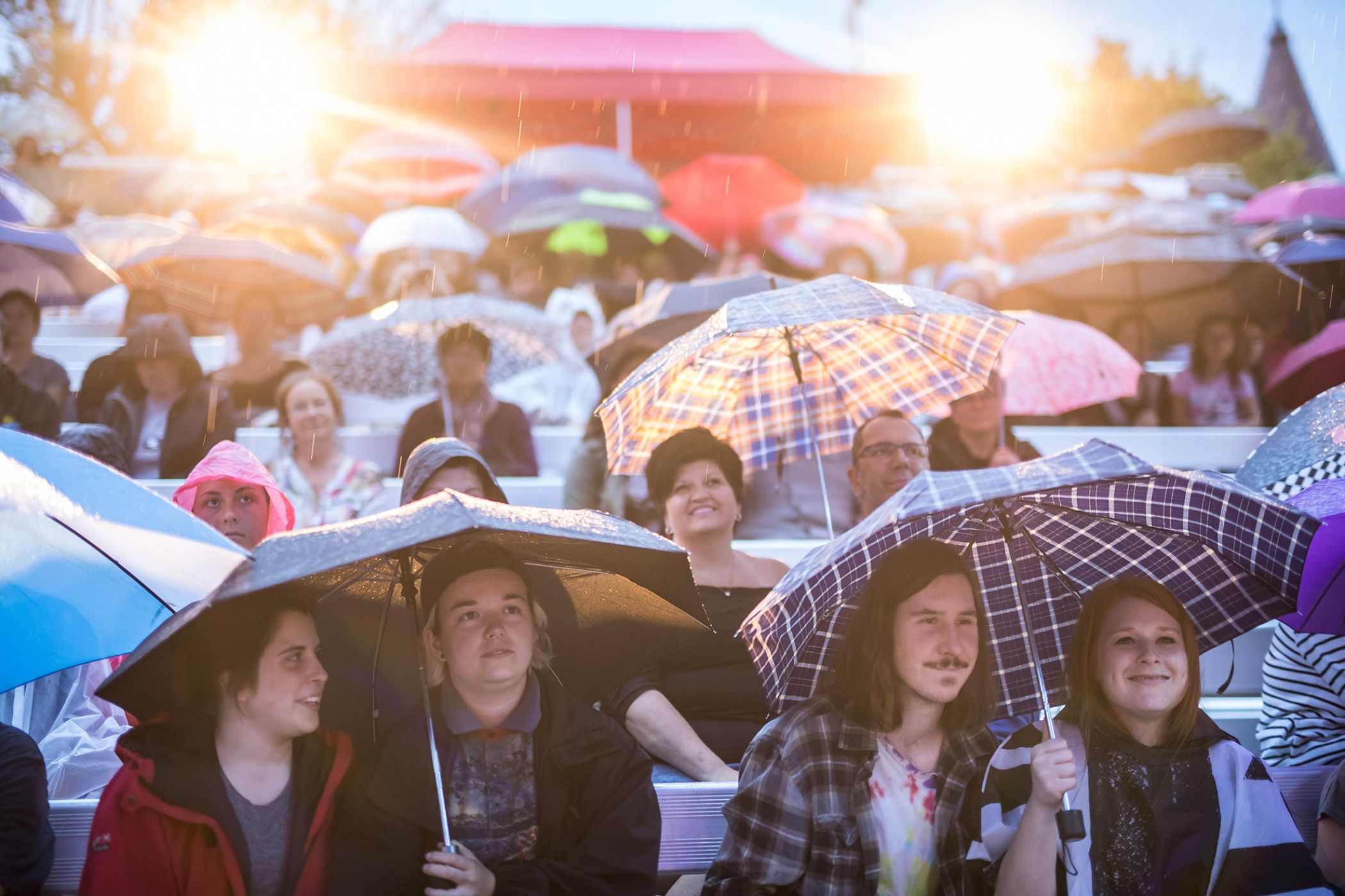 The rain did not stop the crowd  during the folk music festival in St-Jérôme.